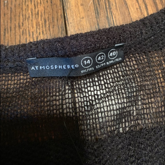 Balck atmosphere long sleeve with gold collar - Picture 3 of 3